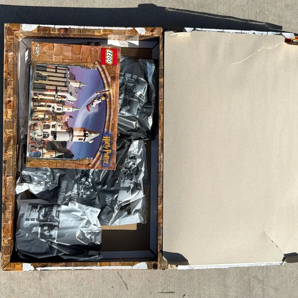 LEGO Harry Potter Hogwarts Castle 2001 (4709) - Picture 3 of 4